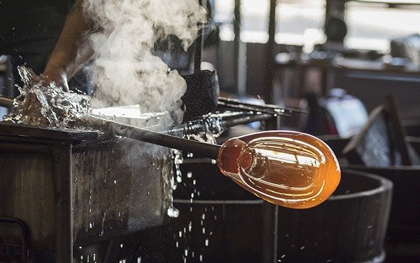 handmade glassware الأواني الزجاجية اليدوية